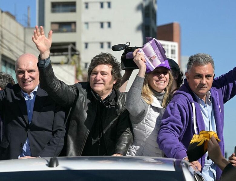 В передмісті Буенос-Айреса натовп закидав камінням Мілея