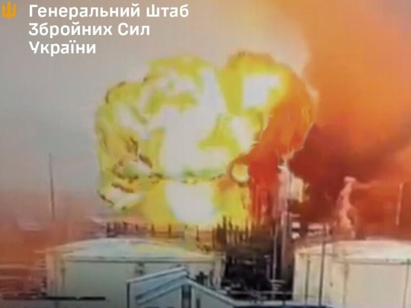 В Росії уражено порт, НПЗ і логістику – Генштаб