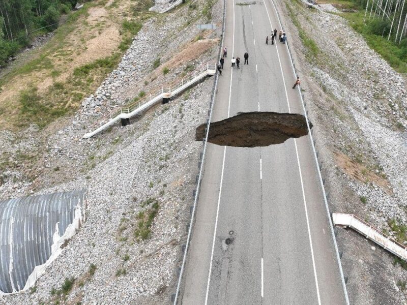 Величезний провал ґрунту відрізав Якутію від решти Росії