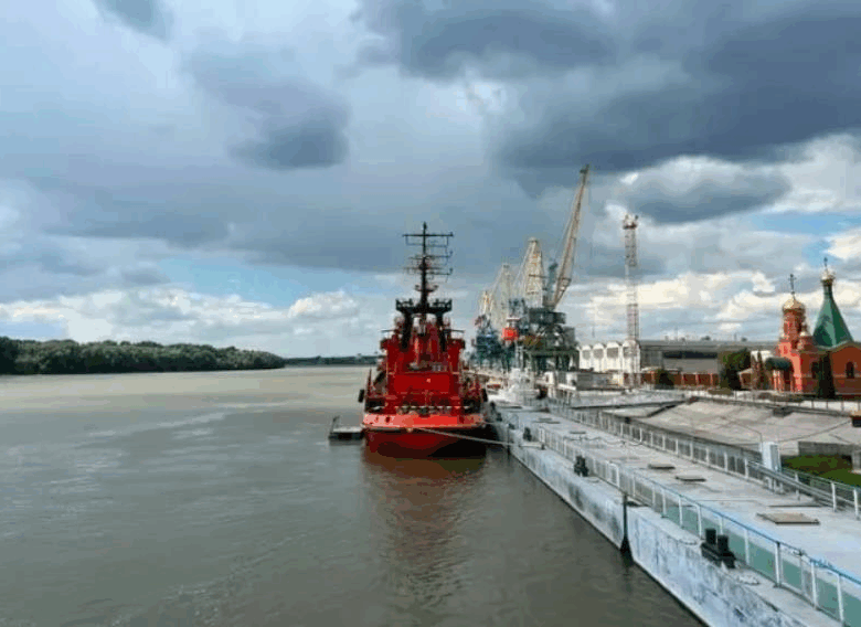 Відновлено судноплавство в гирлі Дунаю, яке закрили через вибух судна