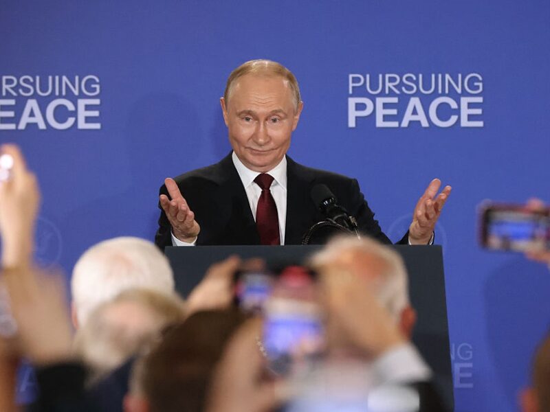 Військові витрати РФ залишаються рекордними – ЗМІ