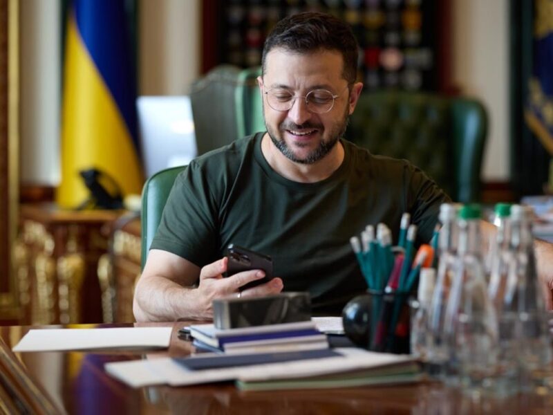 Зеленський і Макрон обговорили розмову з Трампом