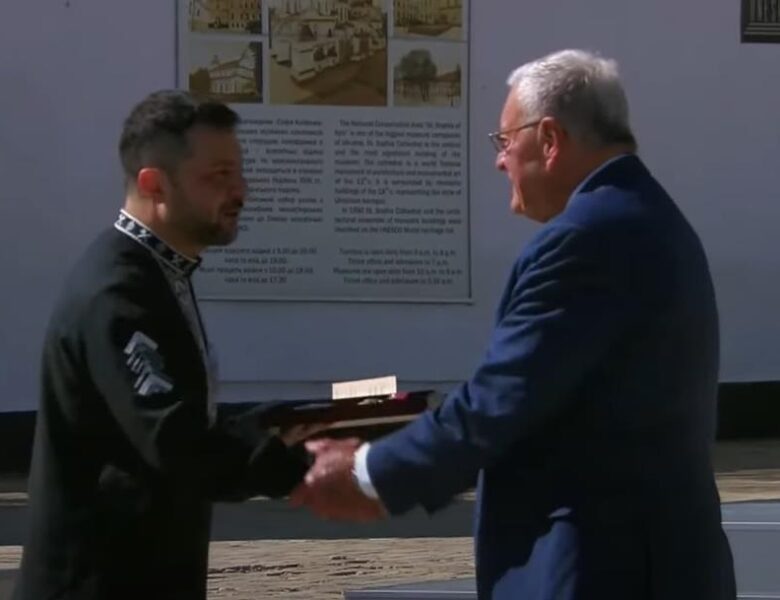 Зеленський нагородив Келлога орденом