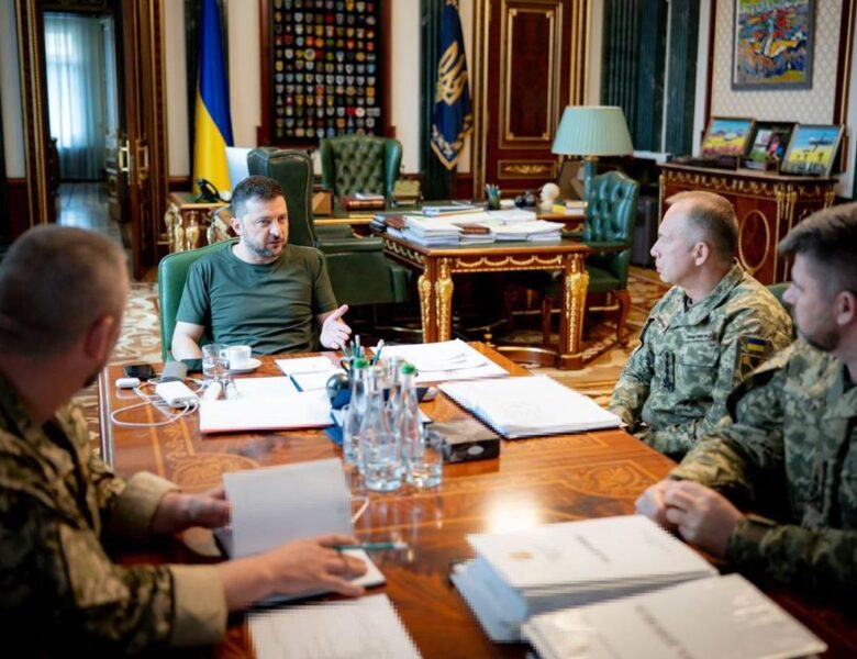 Зеленський обговорив з військовими резерви для ЗСУ