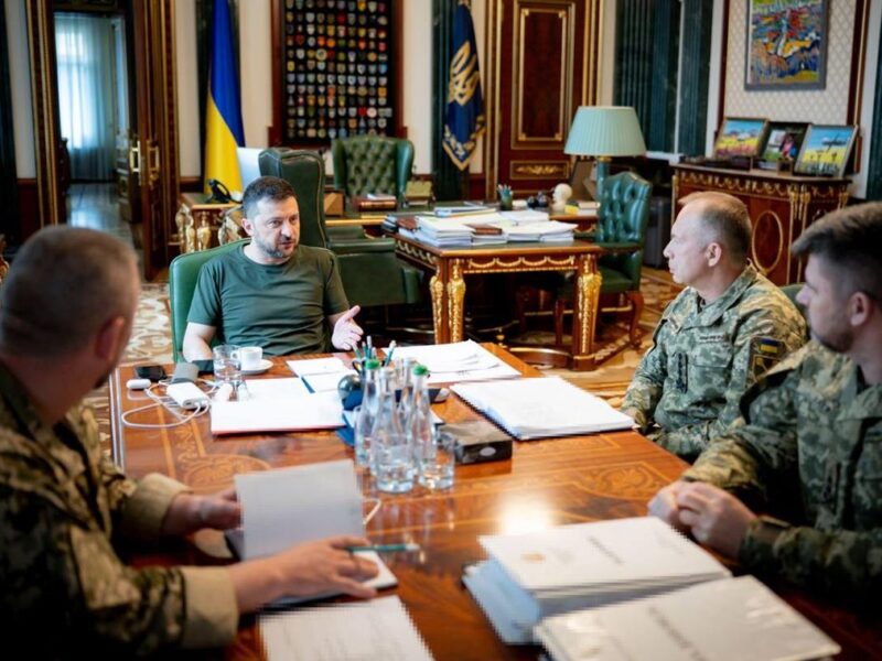 Зеленський обговорив з військовими резерви для ЗСУ