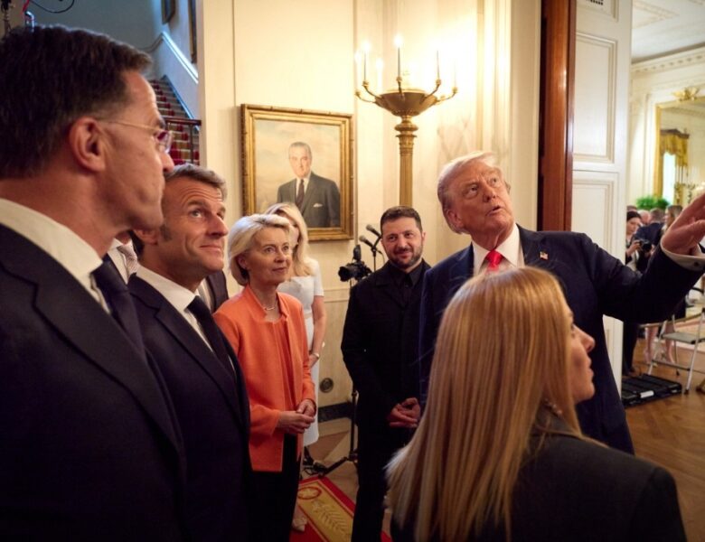 Зеленський передав Трампу ключку для гри у гольф від українського воїна