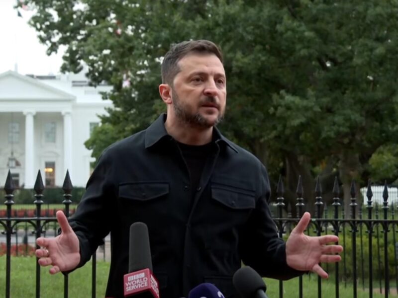 Зеленський: Питання територій залишимо між мною та Путіним