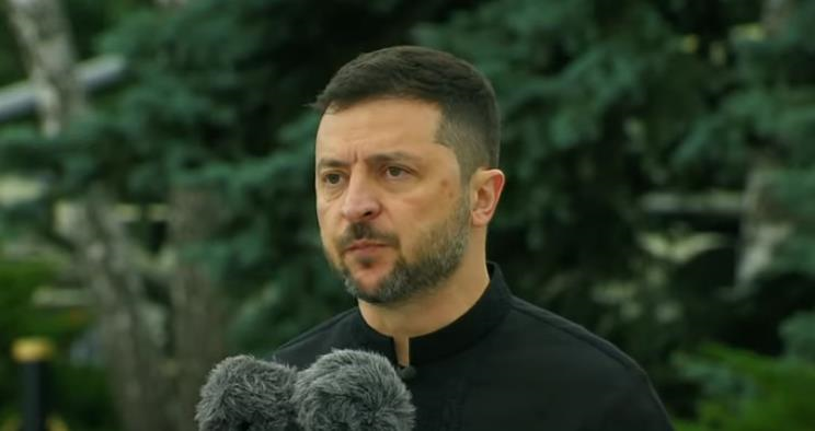 Зеленський привітав з днем Державного прапора