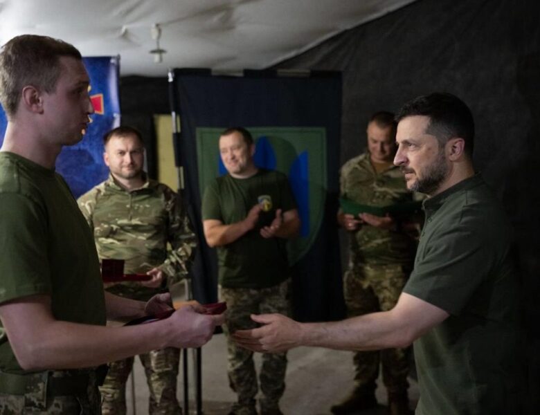 Зеленський відвідав оборонців Вовчанська