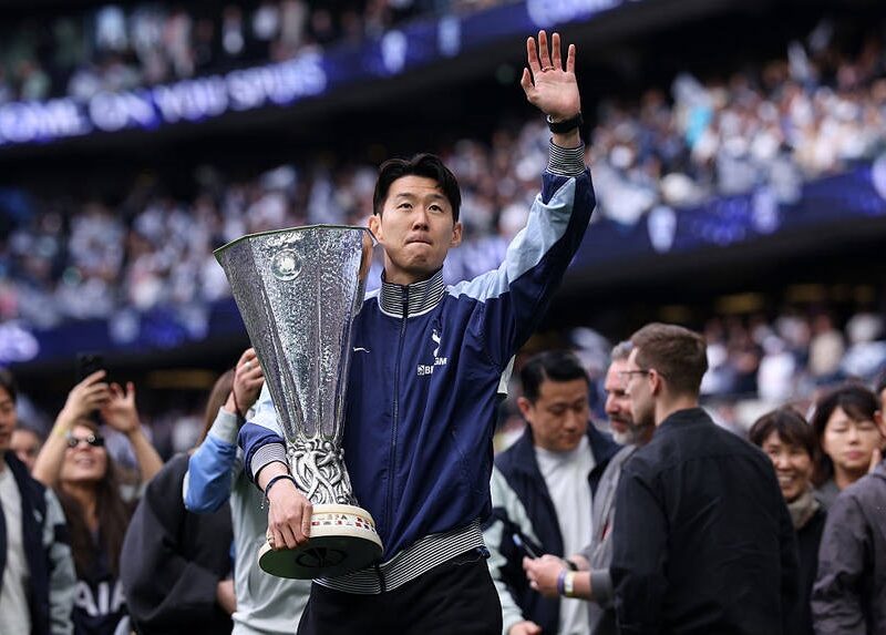 Зірковий нападник Тоттенгема офіційно повідомив про свій відхід