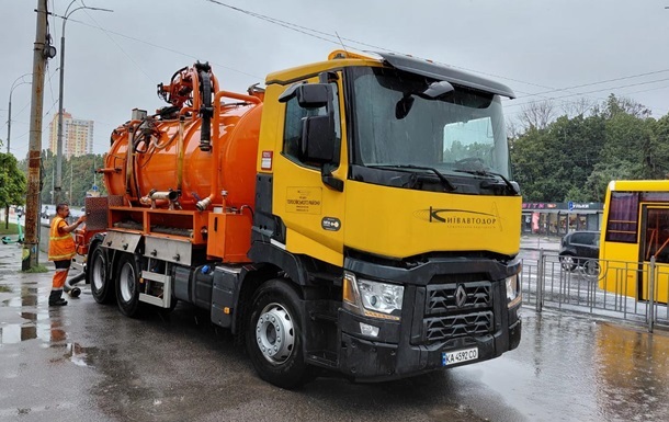 Злива у Києві: в центрі столиці випала півмісячна норма опадів