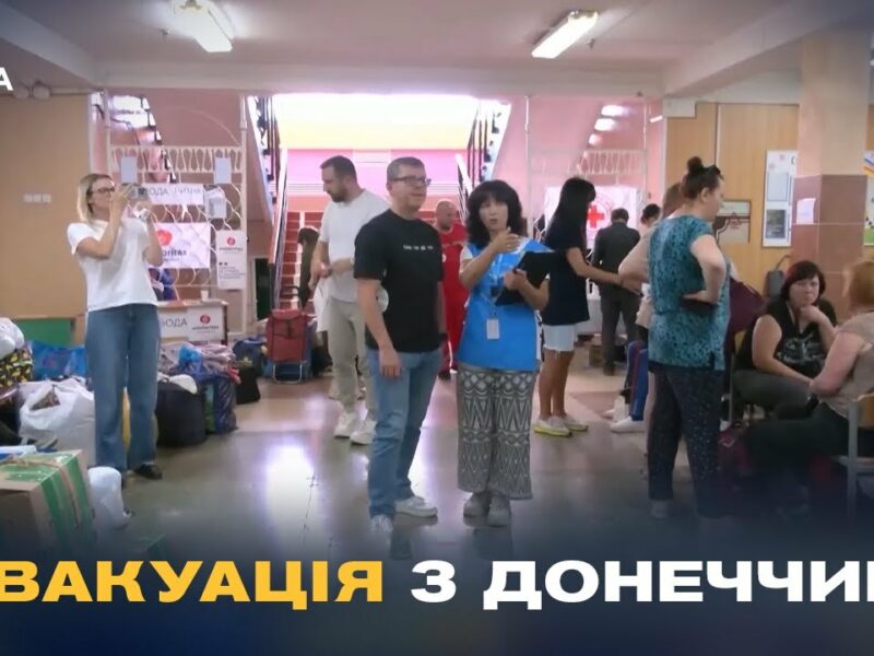 Евакуація з Донеччини: як працюють транзитні центри для переселенців у Павлограді та Лозовій