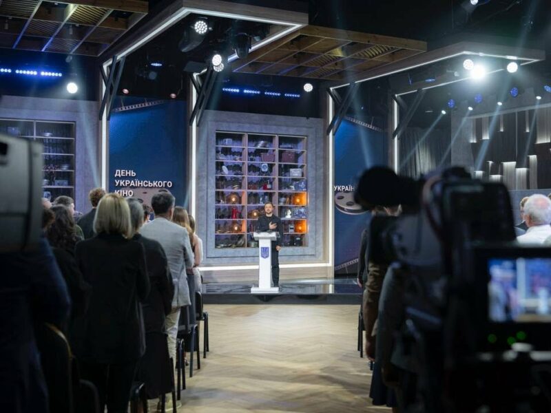 Володимир Зеленський привітав представників кіноіндустрії з Днем українського кіно