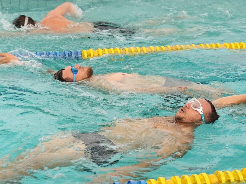 🏊🏻‍♀️ Відновлення у воді | поранені бійці системи МВС реабілітуються на заняттях з плавання