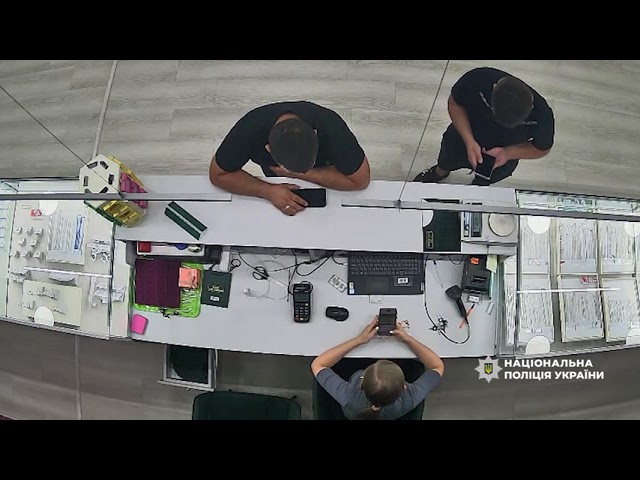 Поліцейські затримали шахраїв, які  заволоділи коштами звільнених з полону рф військовослужбовців