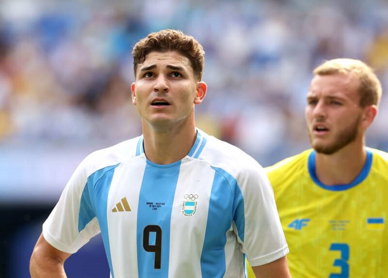 Агент нападника Альвареса спростував повідомлення про трансфер