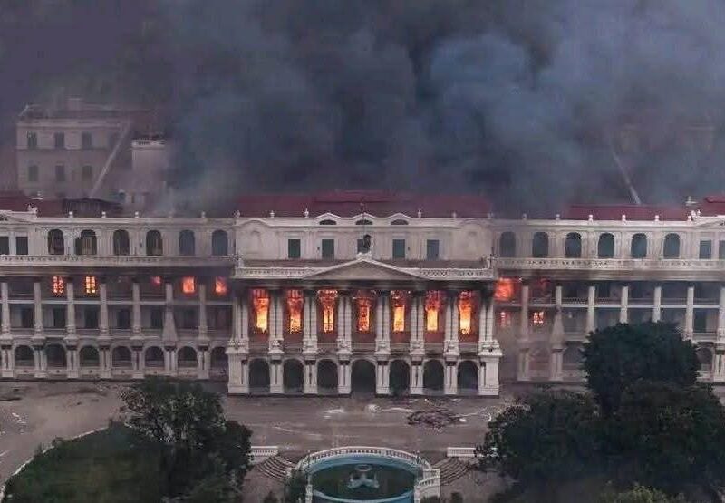 Акції в Непалі: з’явилось відео пожежі парламенту