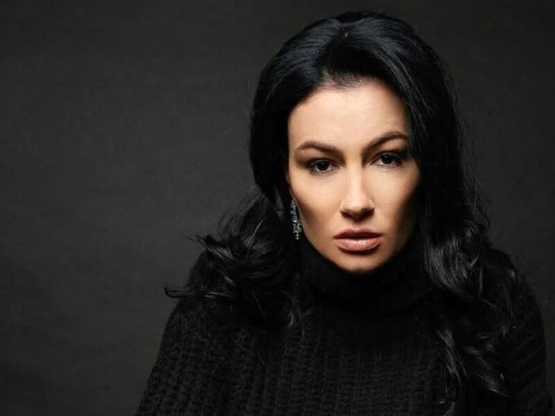 Анастасія Приходько кардинально змінила колір волосся