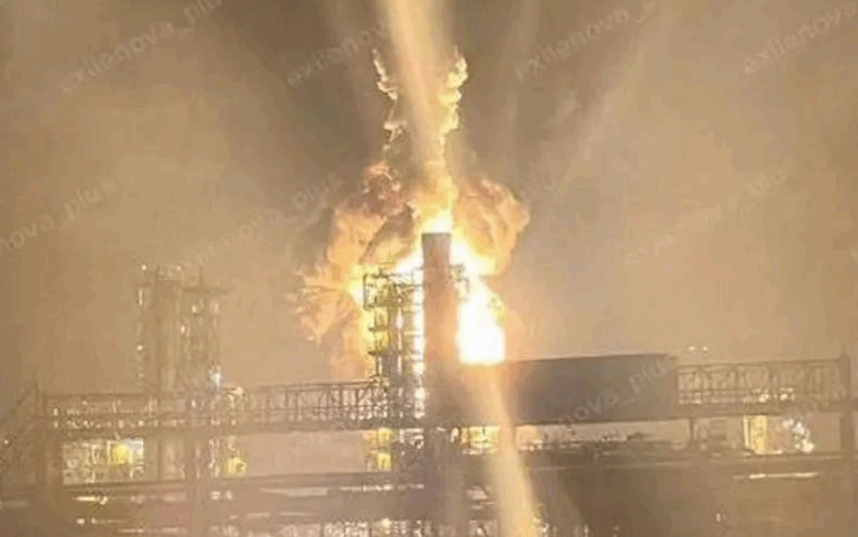 Атаки дронів порушили роботу НПЗ та нафтового порту в РФ – ЗМІ