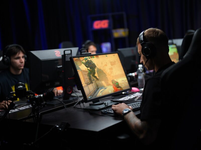 Бражко і Шапаренко в клатчі, NAVI в новому складі, Тремба і Міхієнко в коментаторській