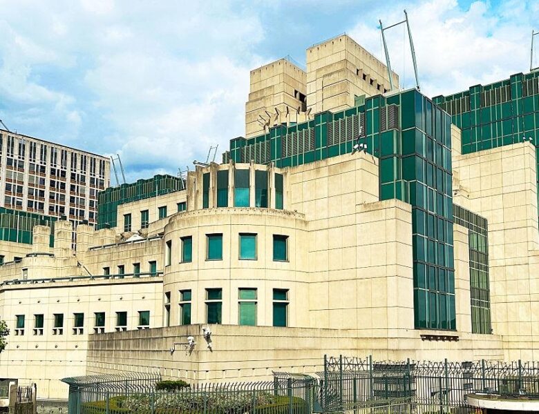 Британія запустить портал для залучення шпигунів на території Росії