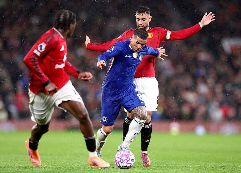 Челсі дозволило Манчестер Юнайтед перемогти у грі вдесятьох із кожного боку