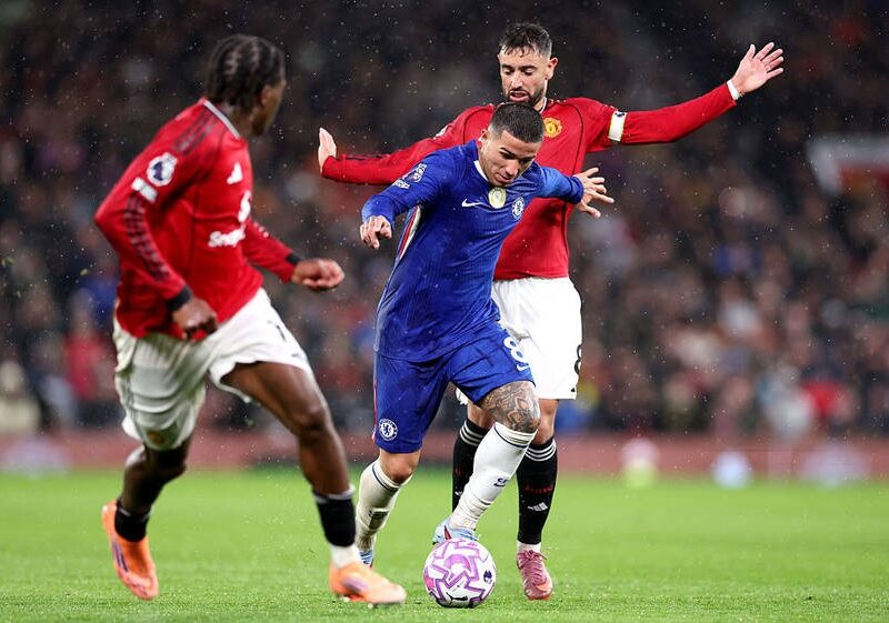 Челсі дозволило Манчестер Юнайтед перемогти у грі вдесятьох із кожного боку