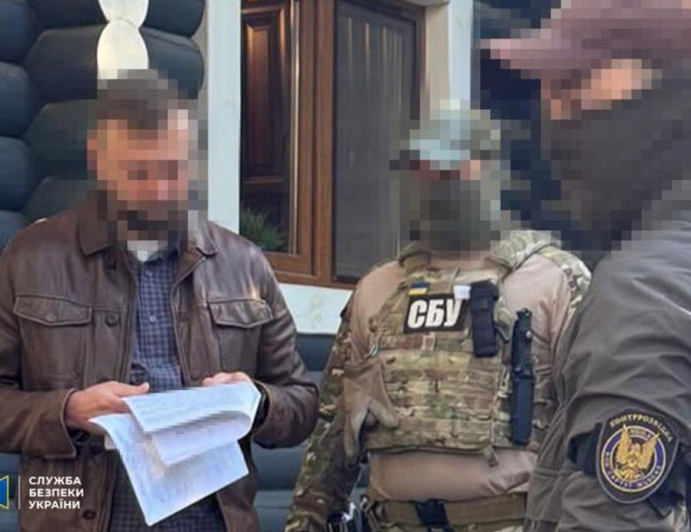 Чиновник МЗС продавав росіянам паспорти для “легалізації” в ЄС