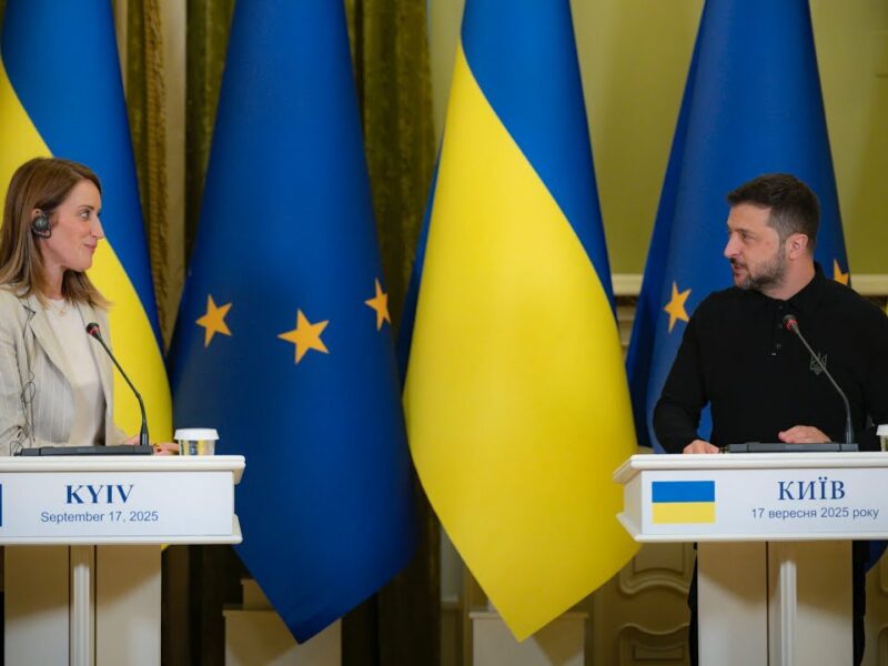 Спілкування Володимира Зеленського та Роберти Мецоли із журналістами