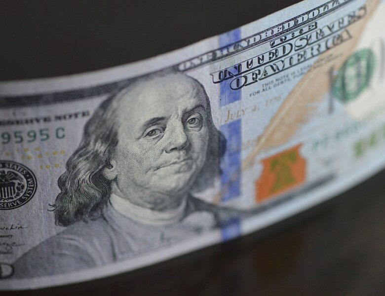 Долар відіграв позиції після п’яти днів падіння