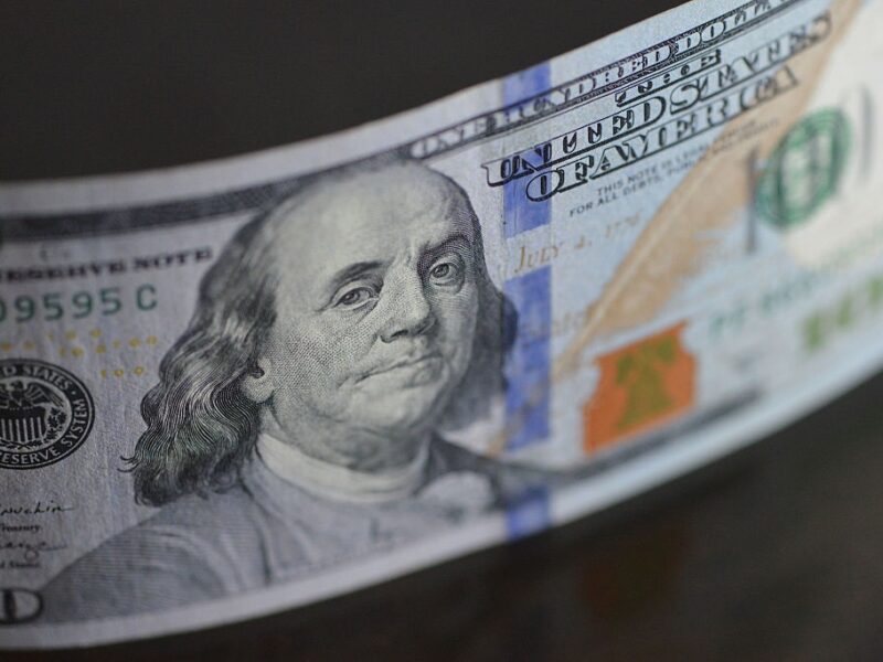 Долар відіграв позиції після п’яти днів падіння