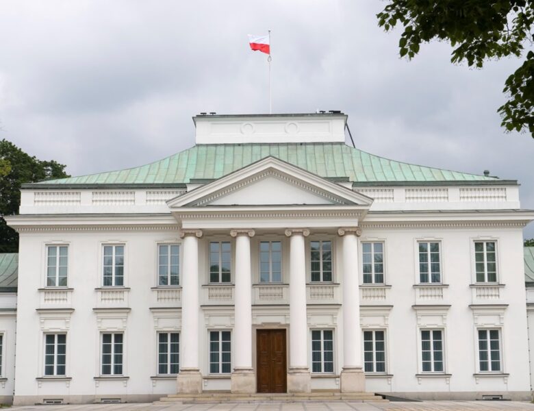 Дрон над будівлями уряду Польщі: знайдено причетних – українця і білоруску