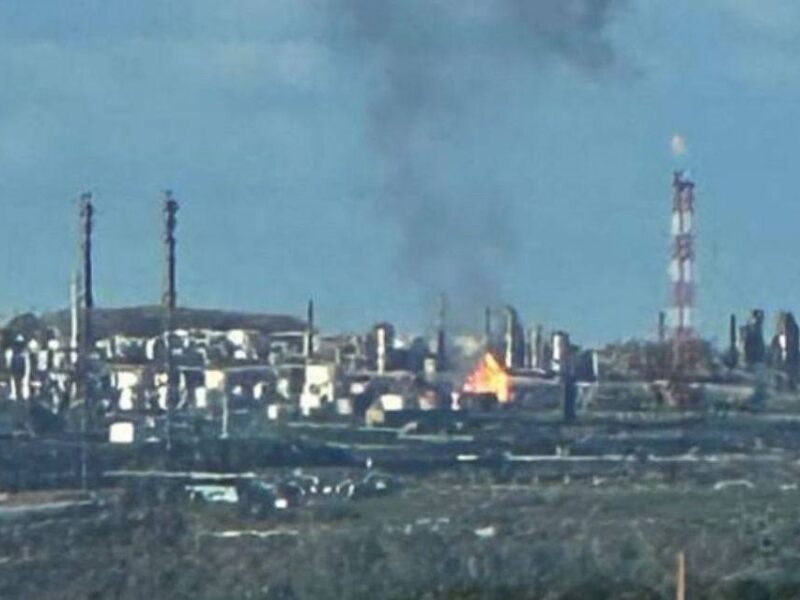 Дрони вдарили по НПЗ в російському місті
