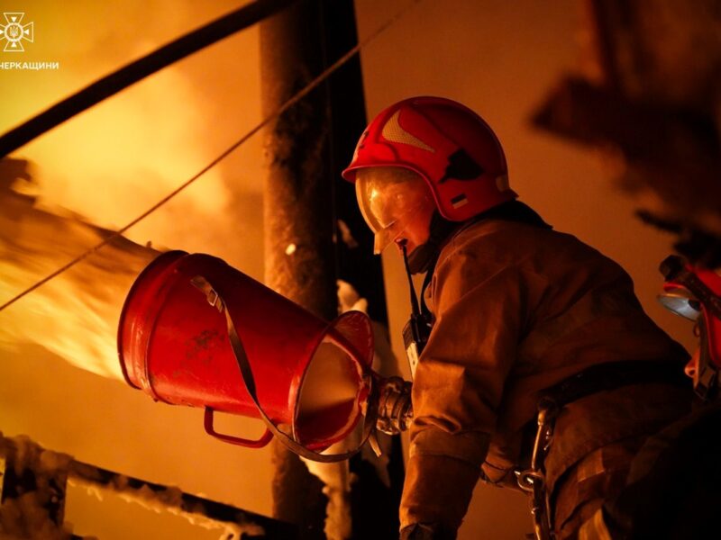 Дронова атака на Полтавщину: горіло підприємство