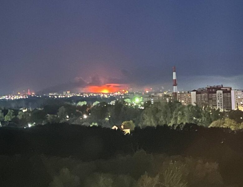 Другий за ніч: у РФ палає ще один НПЗ