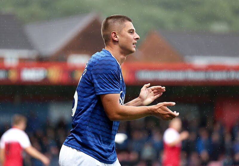 Евертон може посилити позицію Миколенка вільним агентом