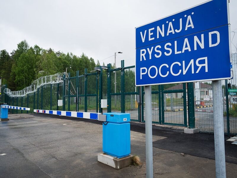 Фінляндія масово депортує “антивоєнних” росіян