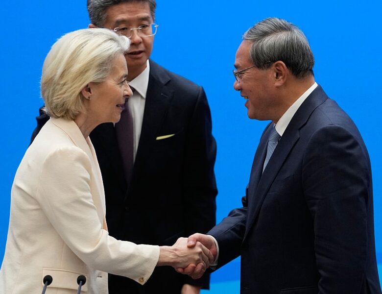 Глава ЄК закликала КНР спонукати РФ до переговорів