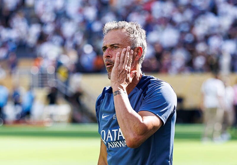 Головного тренера ПСЖ госпіталізували з переломом і прооперували