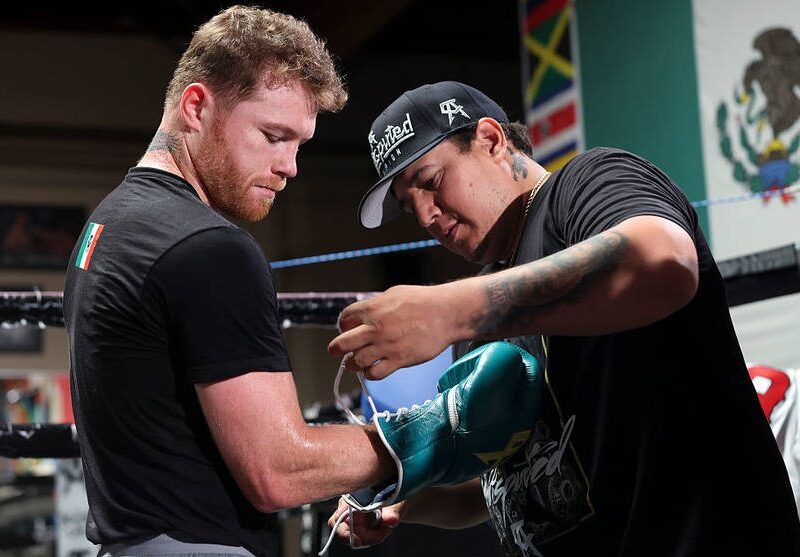 Гучна обіцянка: тренер Альвареса впевнений у перемозі над Кроуфордом