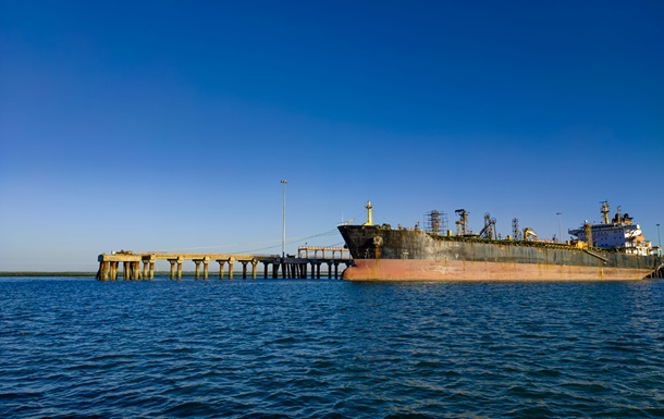 Індійські НПЗ запросили більші знижки на російську нафту – ЗМІ