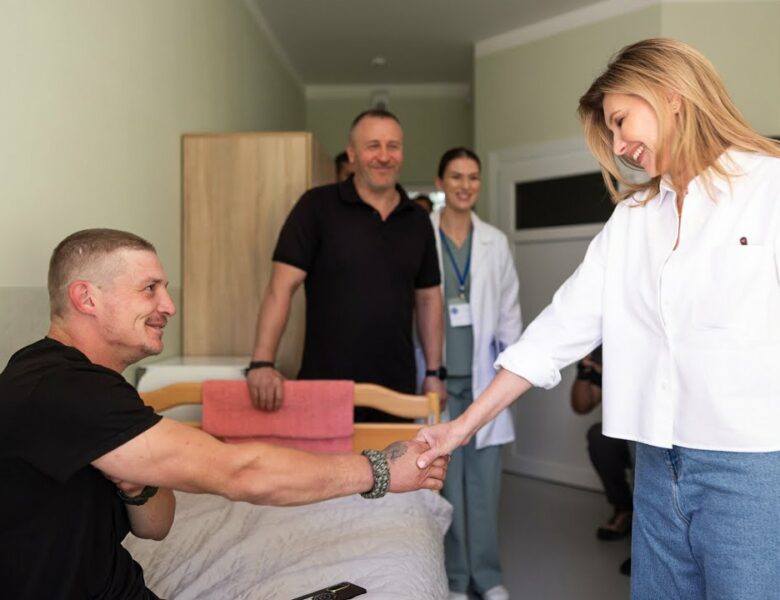 Олена Зеленська відвідала Головний медичний клінічний центр МВС і Пластовий центр на Київщині