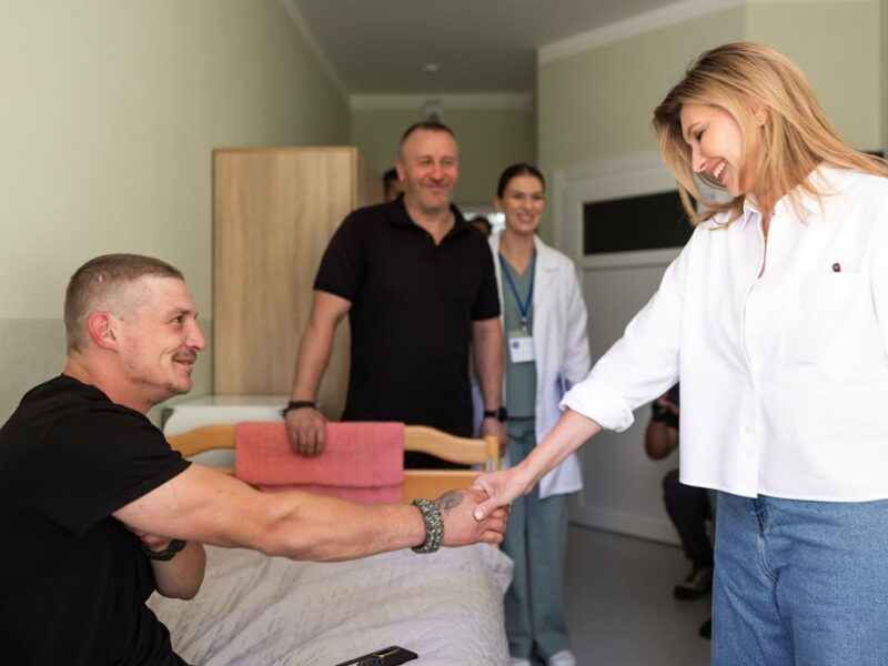 Олена Зеленська відвідала Головний медичний клінічний центр МВС і Пластовий центр на Київщині