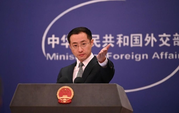 Китай закликає інші країни не втручатися у його торгівельні відносити з РФ