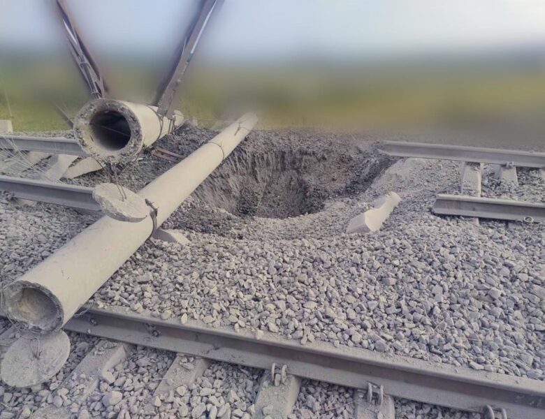 Комплексна атака на залізницю: як відновлюють рух