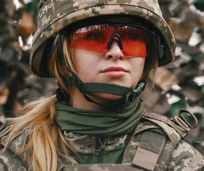 Контракт 18-24 вперше підписали дівчата