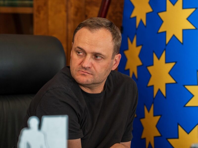 Кулеба анонсував захист прифронтових доріг протидроновими сітками