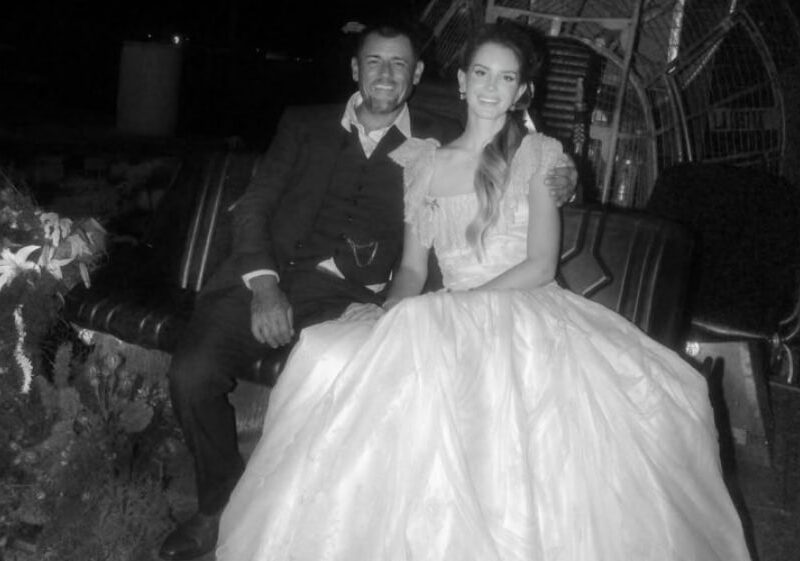 Лана Дель Рей поділилася архівними фото з весілля