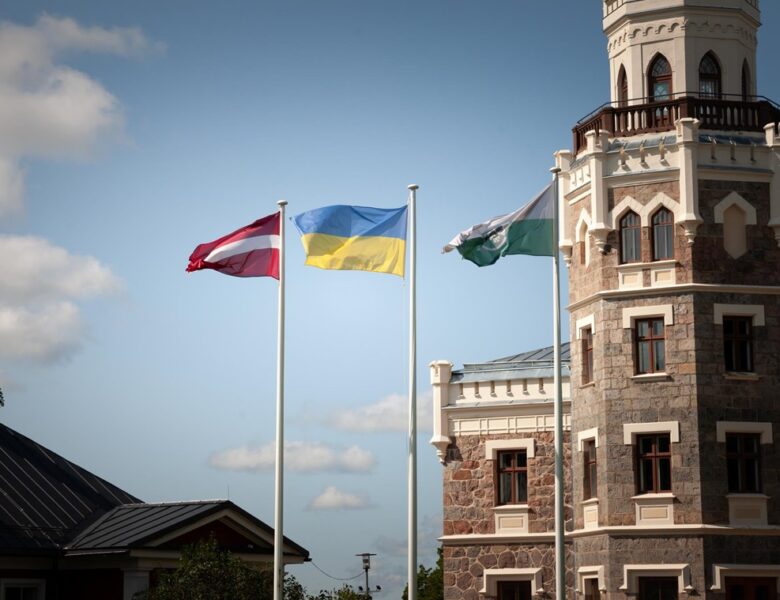 Латвія закупить в США зброю для України