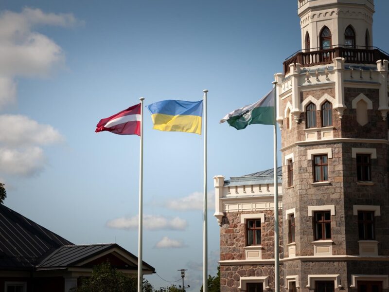 Латвія закупить в США зброю для України